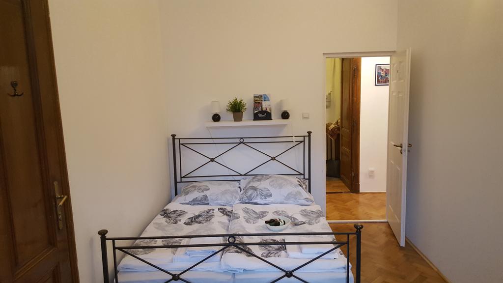 Varkeruelet Apartman Sopron Exterior photo