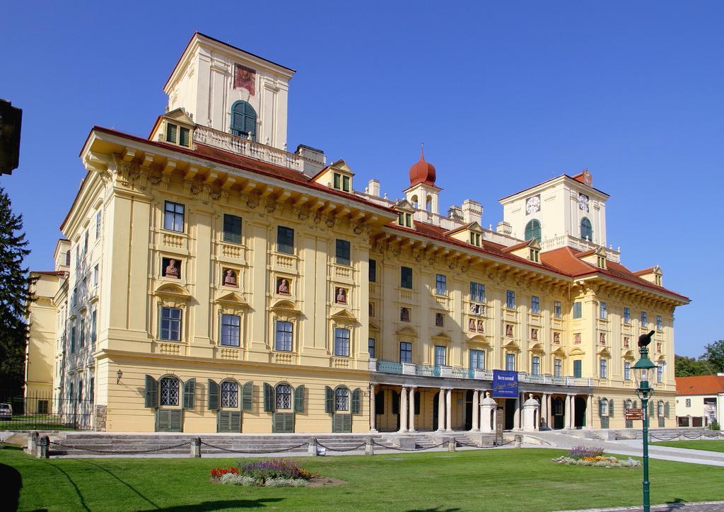 Varkeruelet Apartman Sopron Exterior photo